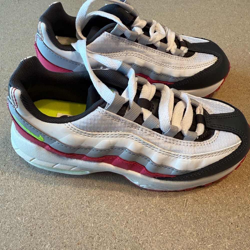 Nike AirMax Kids' Black and White Athletic Shoes size 12C - Picture 3 of 6